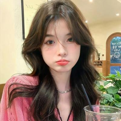 一杯咖啡与新穿的鞋子